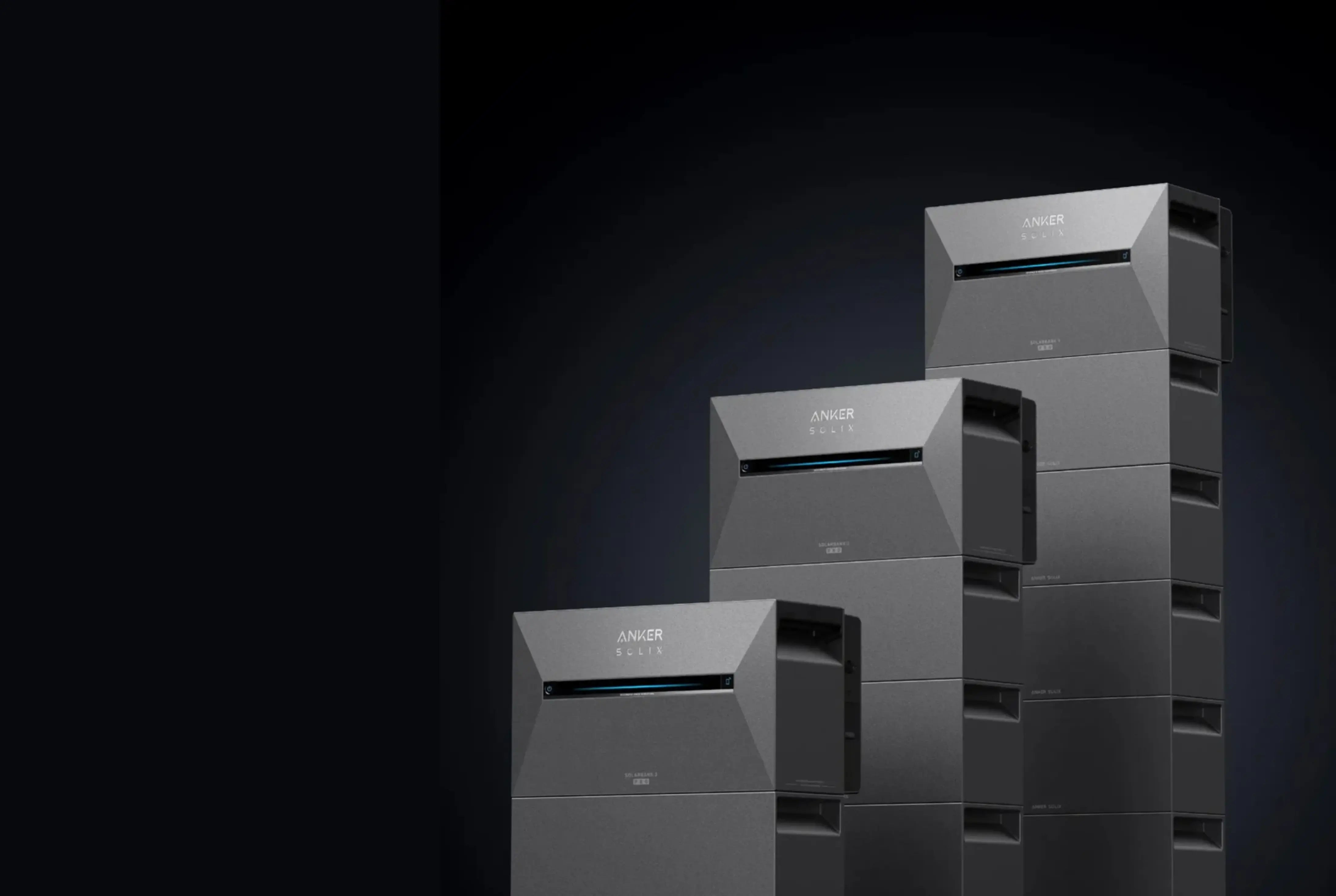 Anker Solix 3 Pro Speicher mit Erweiterungsspeichern vor einem dunklen Hintergrund