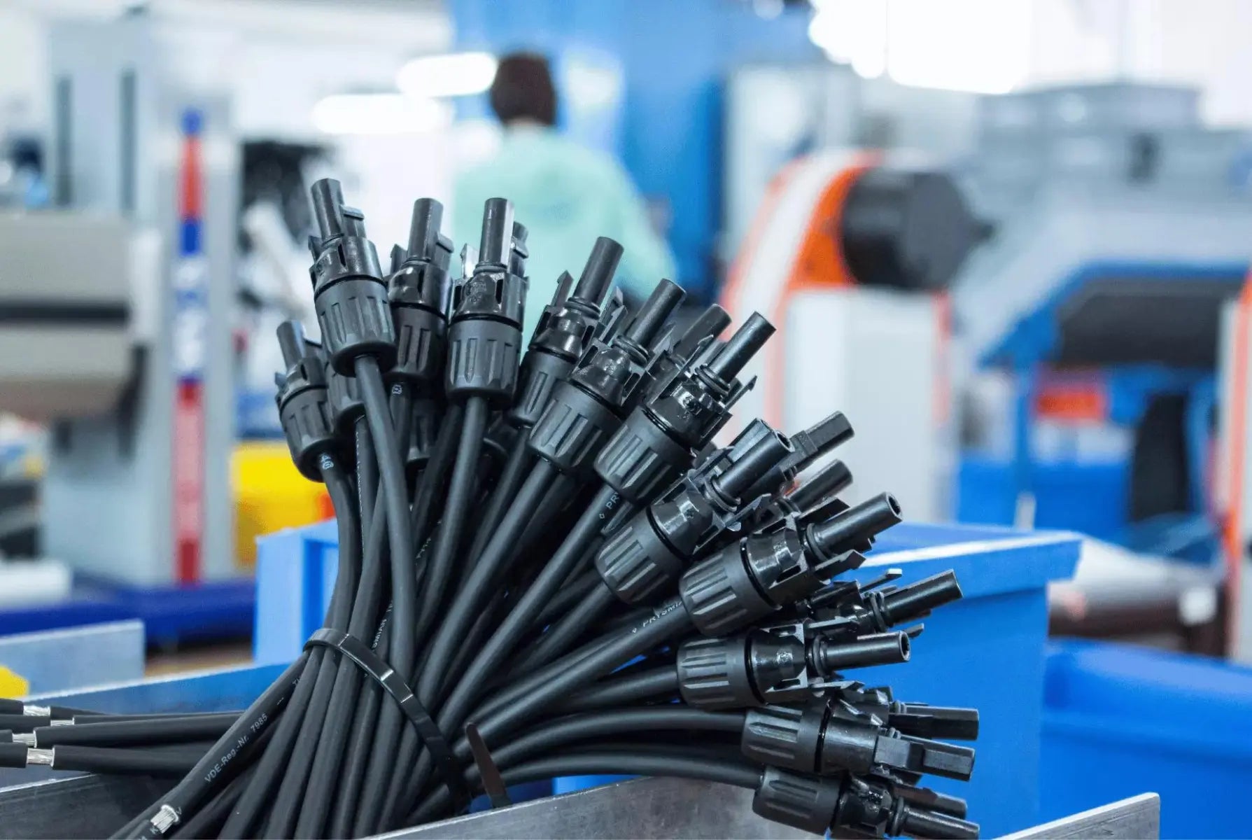 Bündel von Made in Germany MC-4-Kabeln von Balkonstrom