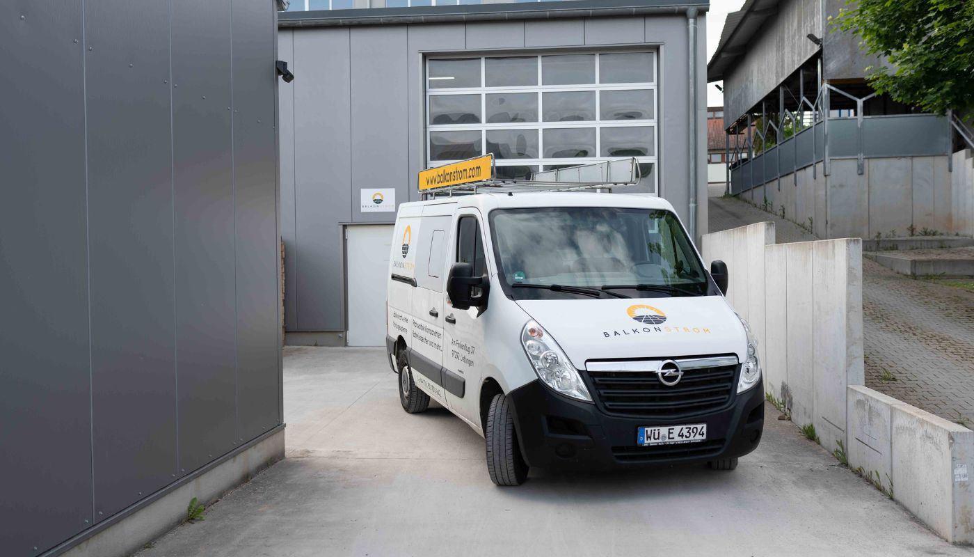 Balkonstrom Lagerhalle Ansicht zur Abholung von deinem Balkonkraftwerk bei Würzburg
