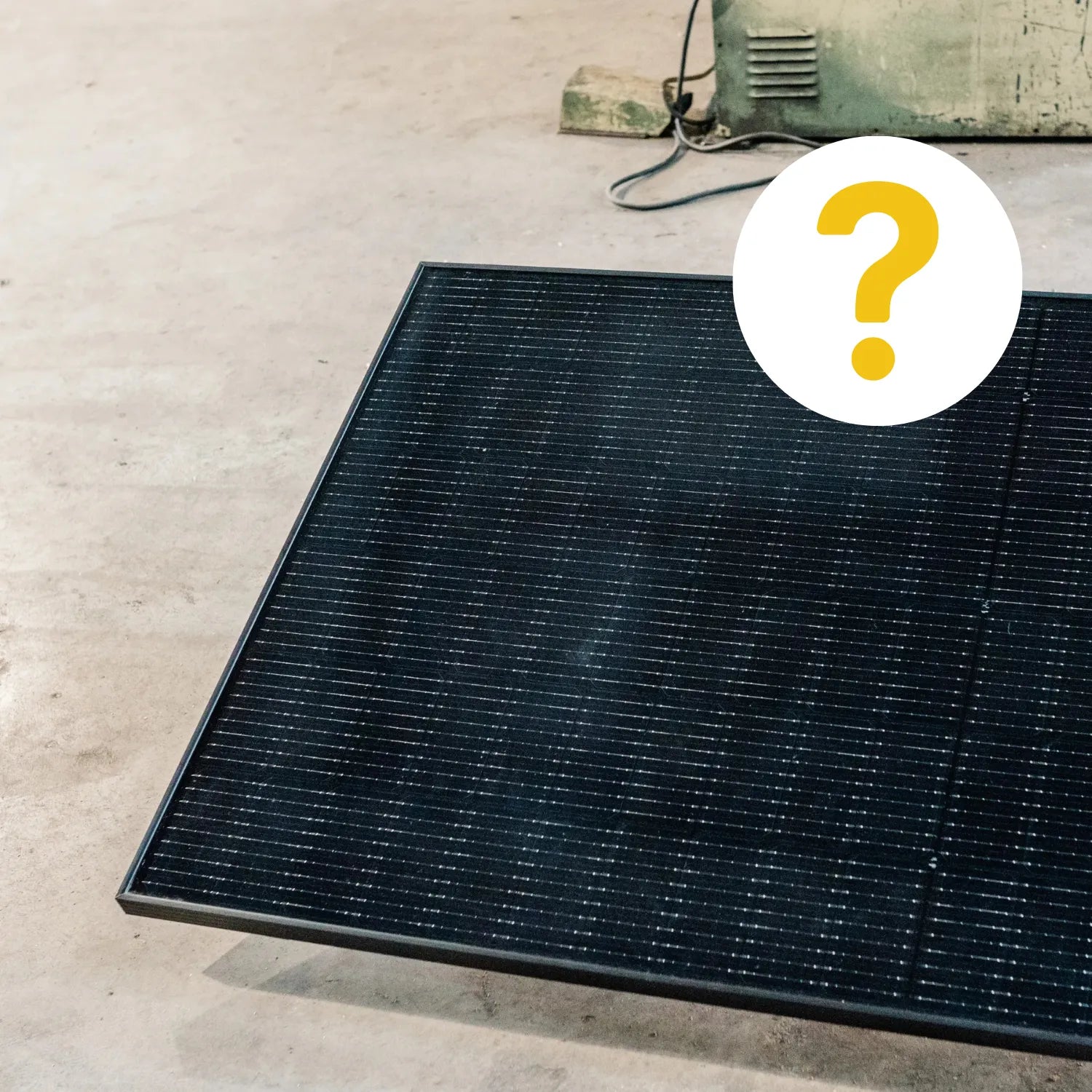 Solarmodul mit großem gelbem Fragezeichen