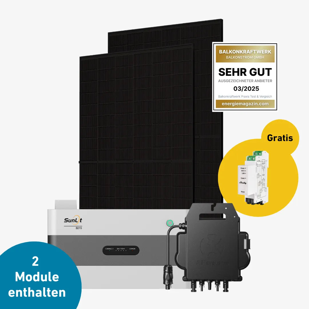 Komplettset für ein Balkonkraftwerk mit Speicher. Enthalten sind zwei schwarze Solarmodule, ein Wechselrichter, ein Sunlit-Speicher B215 und ein gratis Überspannungsschutzgerät. 