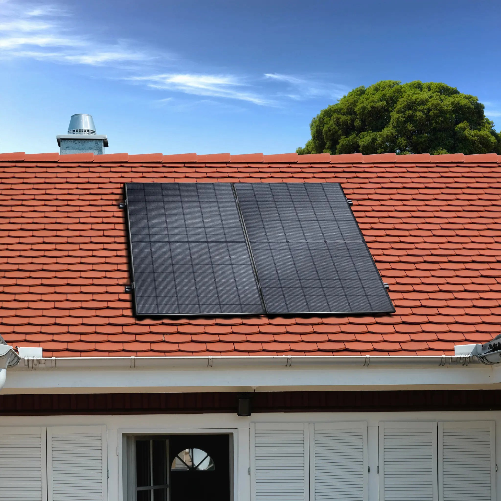 Balkonstrom Balkonkraftwerk Premium Roof 800 zwei Solarmodule montiert auf Biberschwanzdach