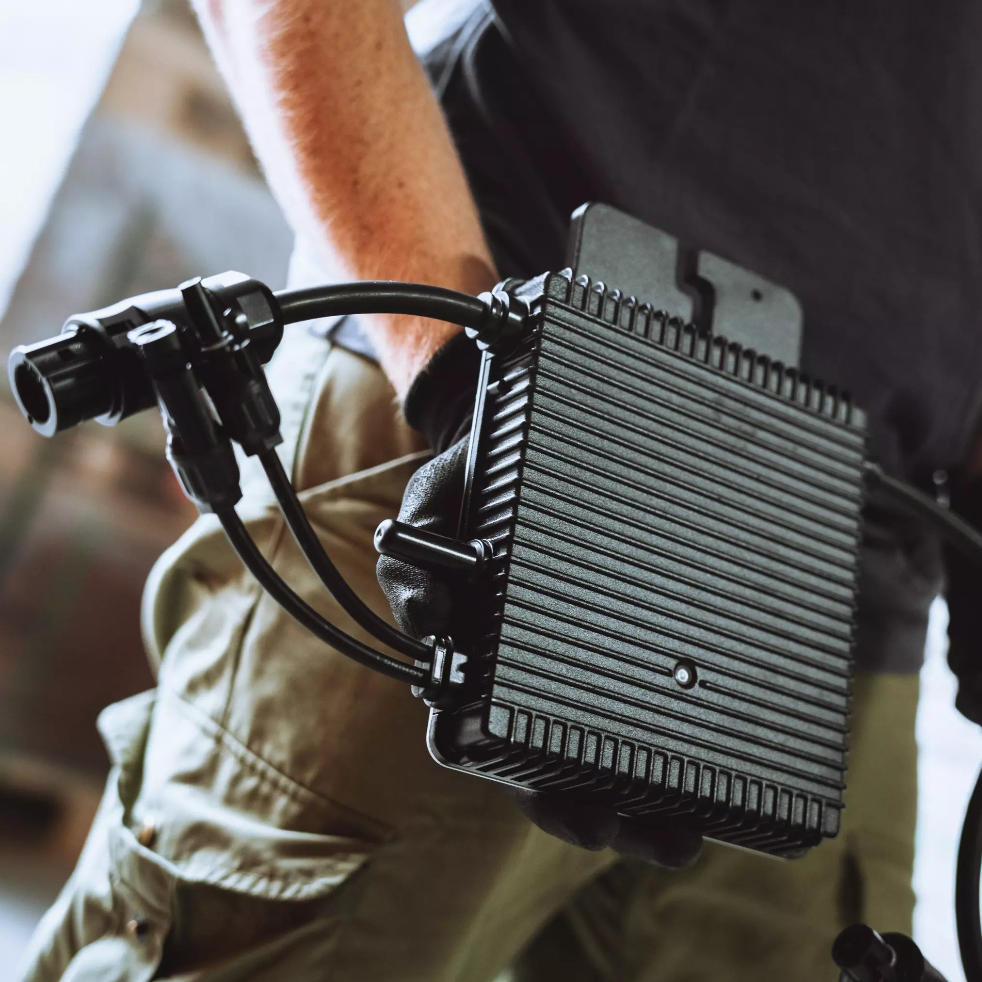 Wechselrichter Hoymiles HM-400 - Balkonstrom